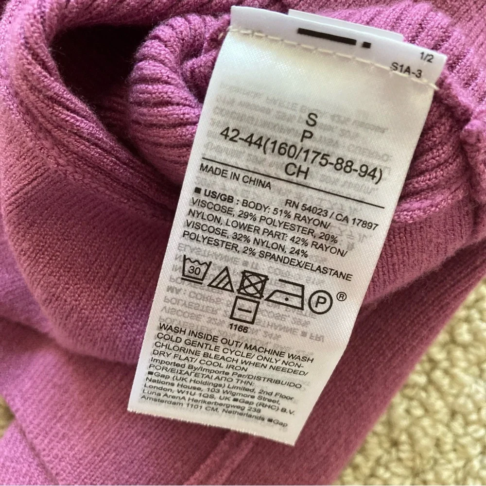 Banana Republic Asymmetrical Crew Neck Sweater Size Small Soft Stretch Purple